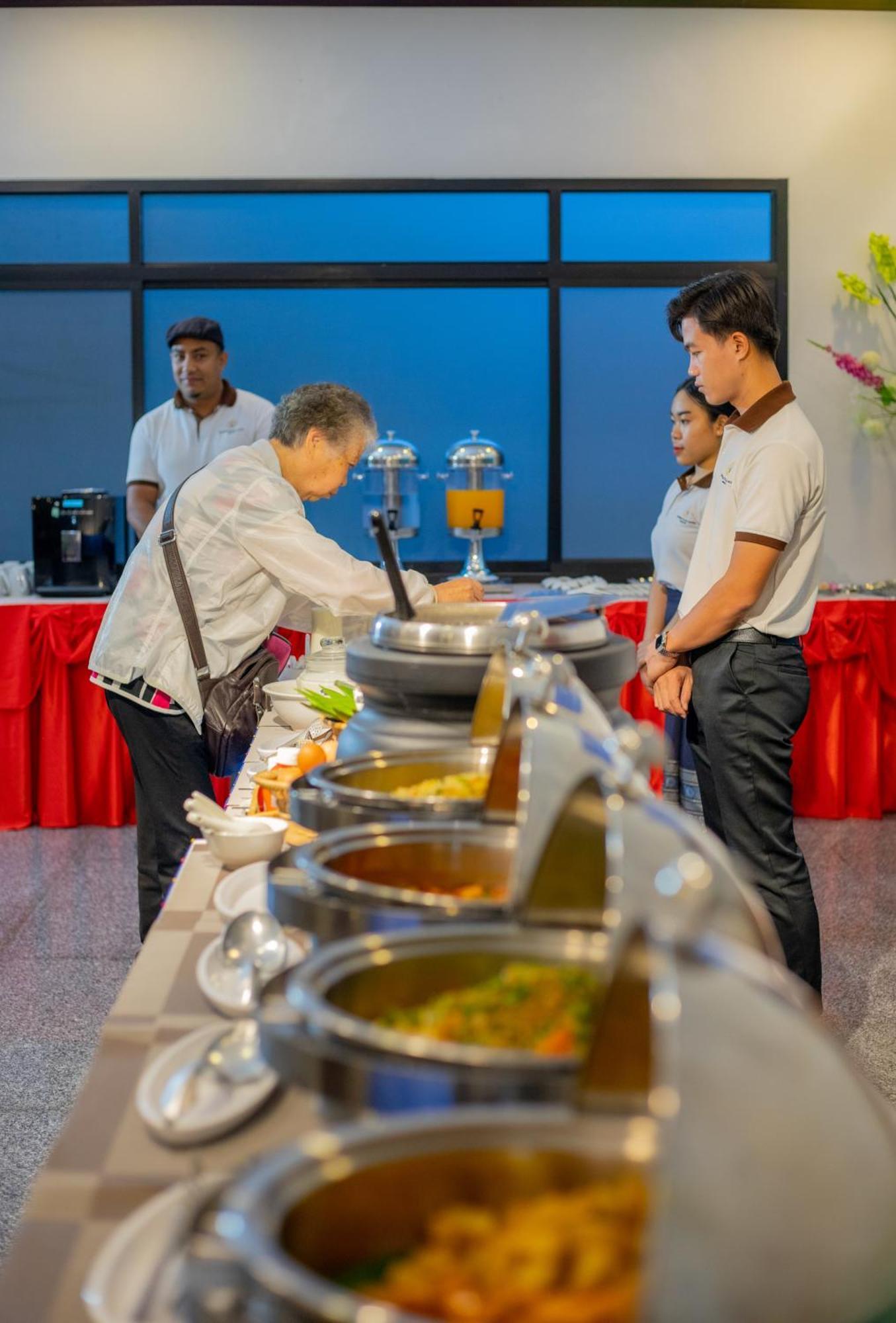 Sisombat Plaza Hotel Vang Vieng Ngoại thất bức ảnh