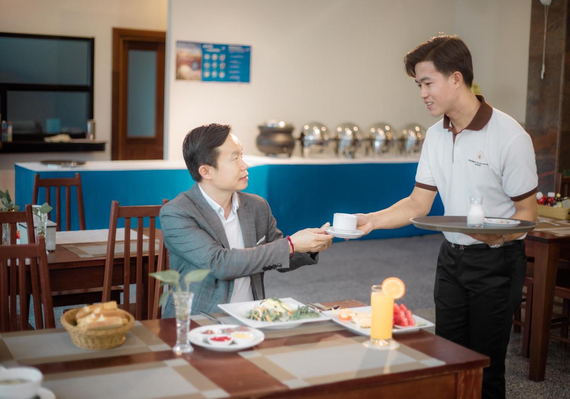 Sisombat Plaza Hotel Vang Vieng Ngoại thất bức ảnh