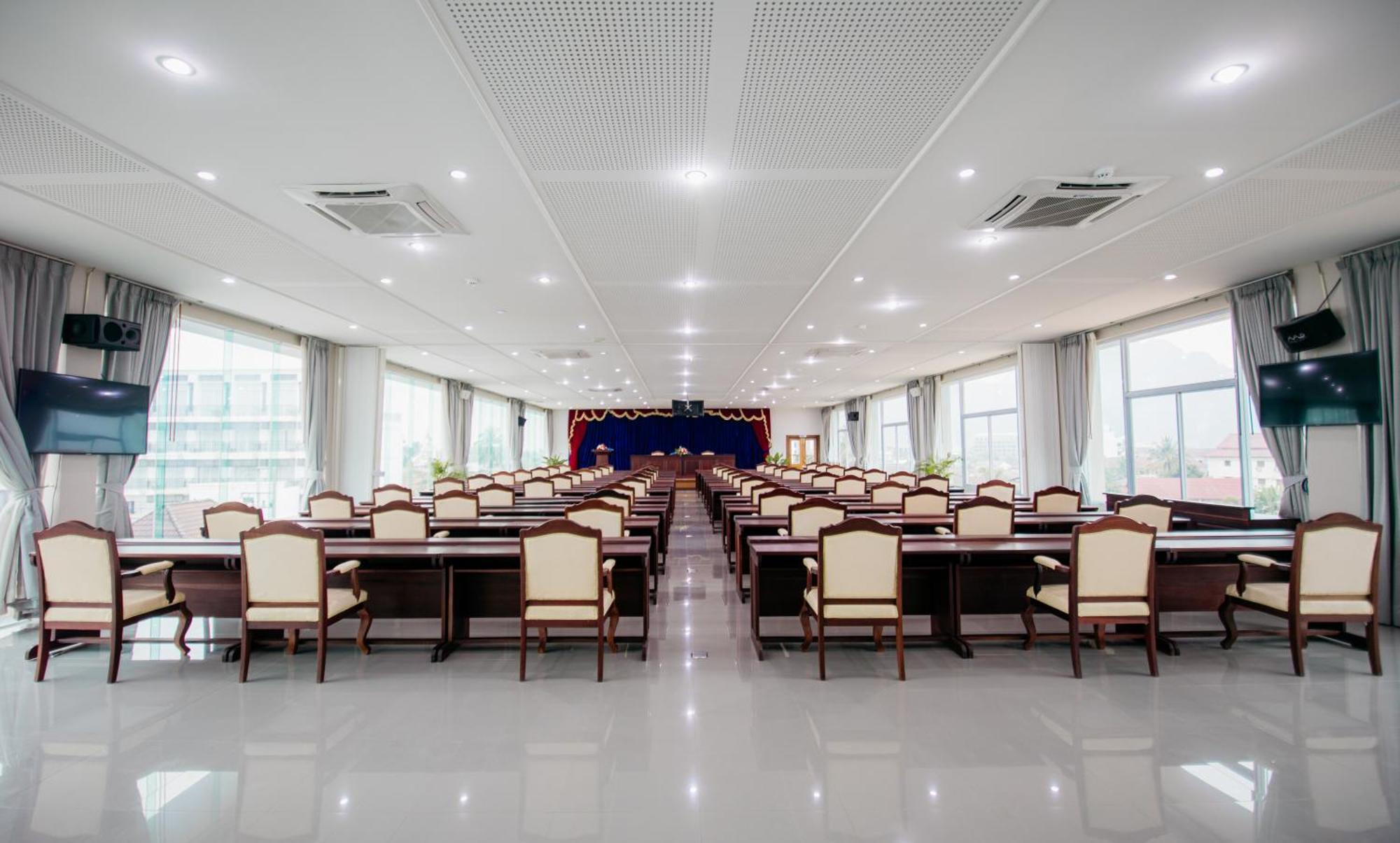 Sisombat Plaza Hotel Vang Vieng Ngoại thất bức ảnh