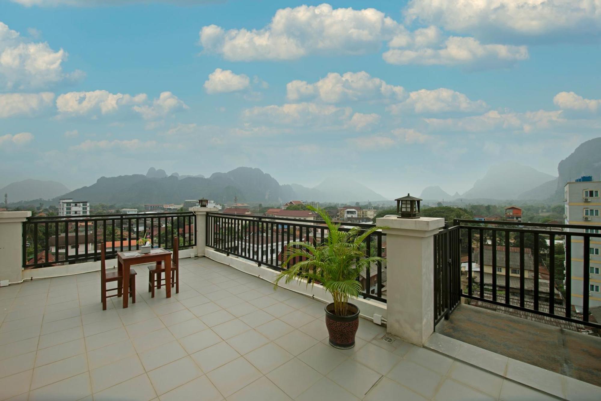 Sisombat Plaza Hotel Vang Vieng Ngoại thất bức ảnh