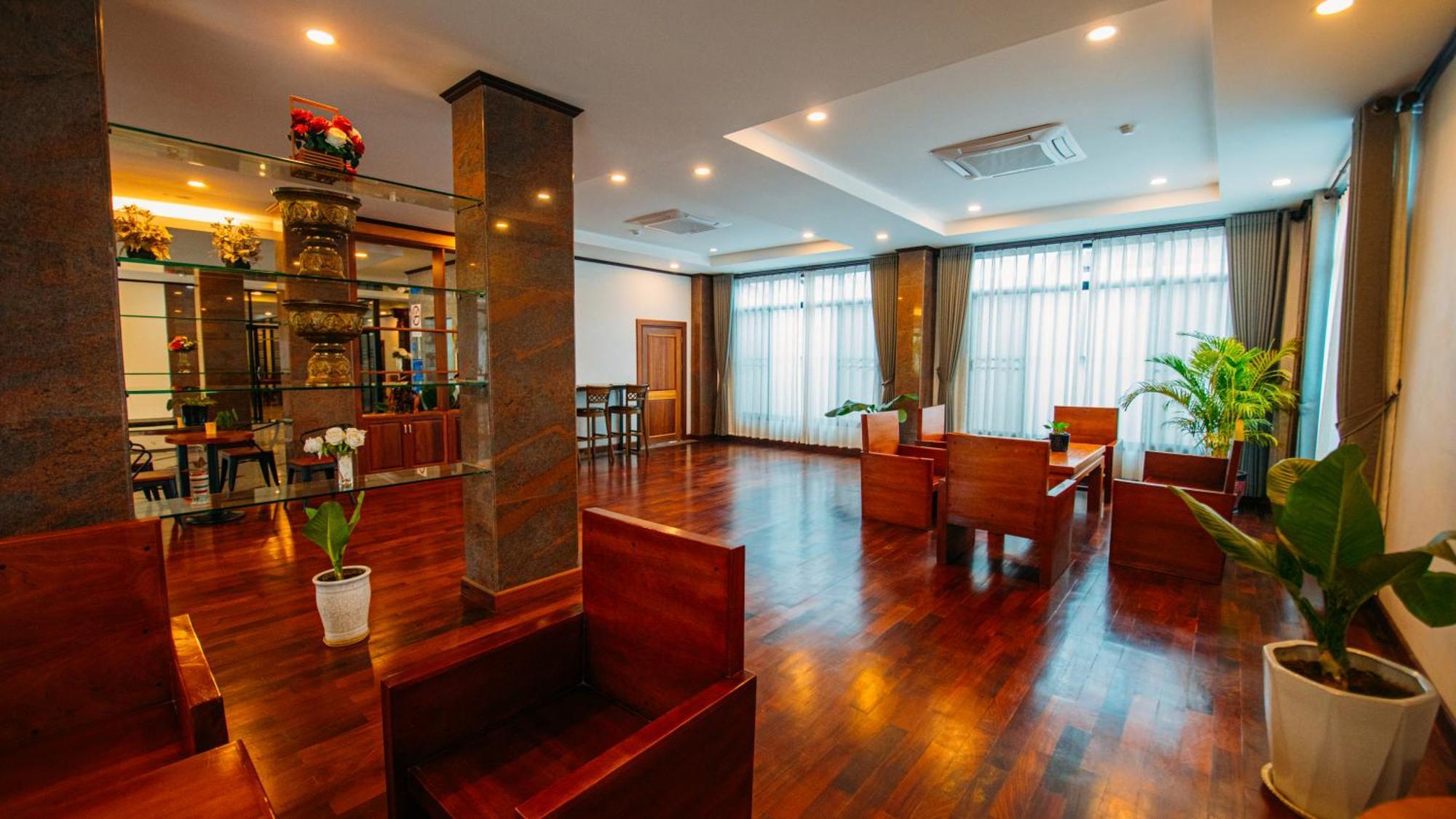 Sisombat Plaza Hotel Vang Vieng Ngoại thất bức ảnh