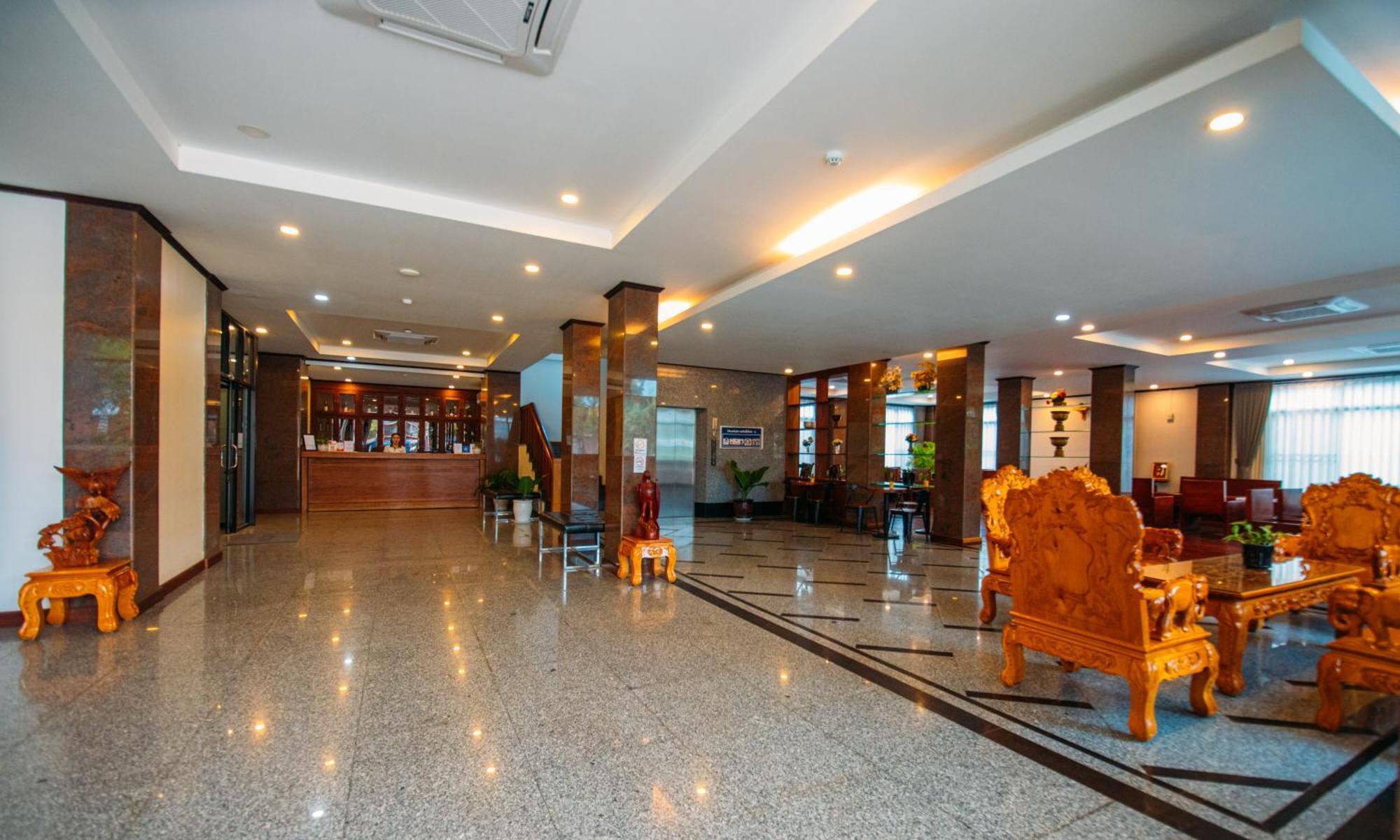 Sisombat Plaza Hotel Vang Vieng Ngoại thất bức ảnh