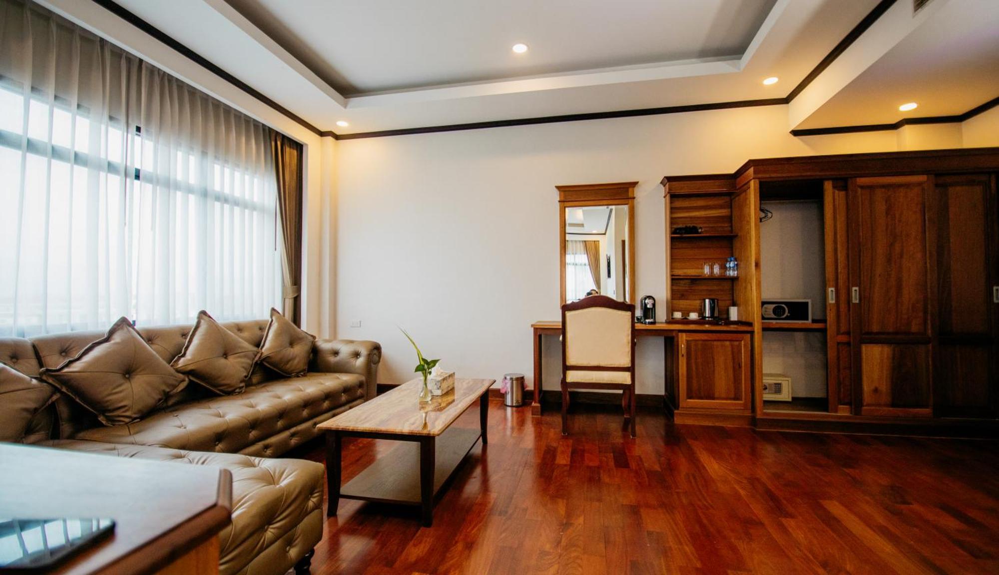 Sisombat Plaza Hotel Vang Vieng Ngoại thất bức ảnh