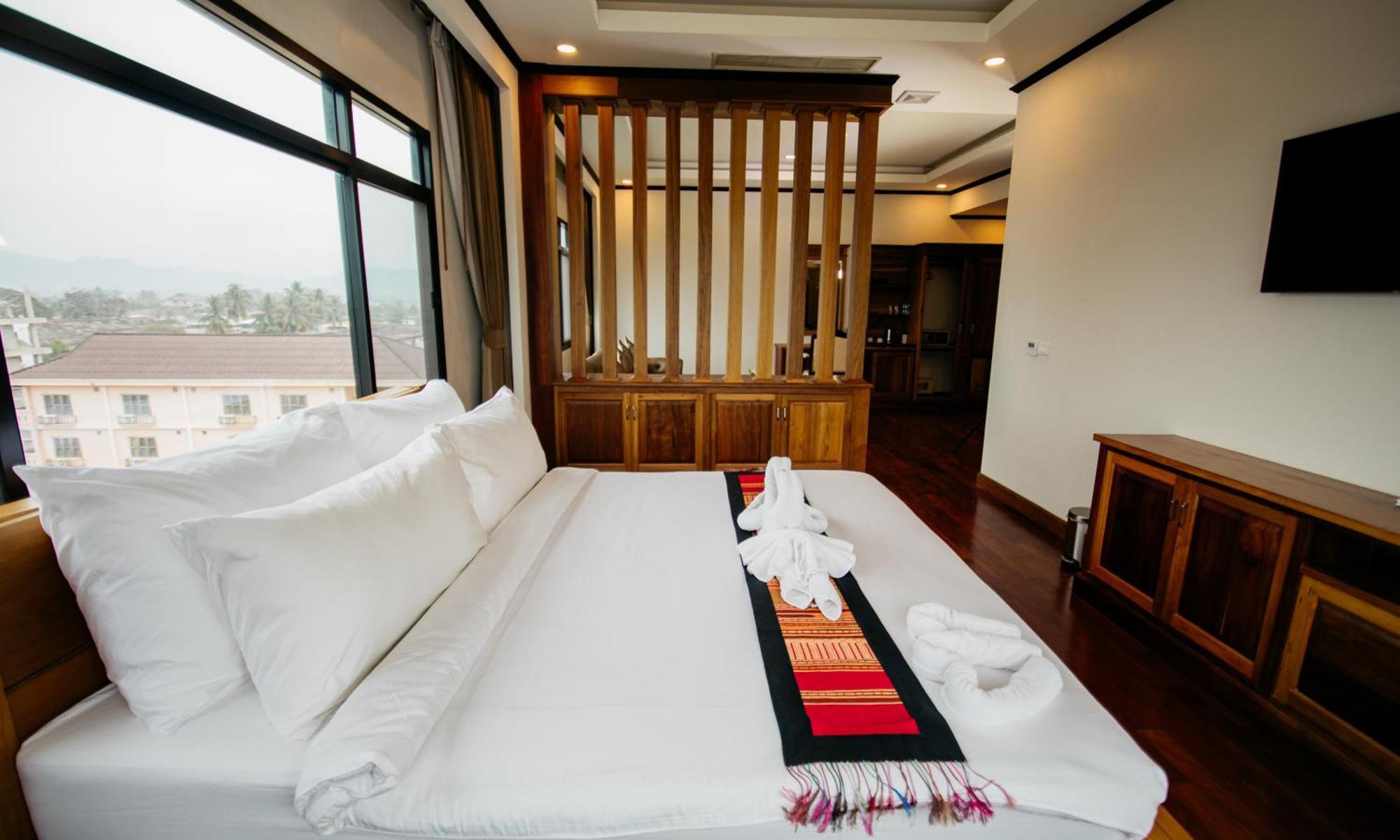 Sisombat Plaza Hotel Vang Vieng Ngoại thất bức ảnh