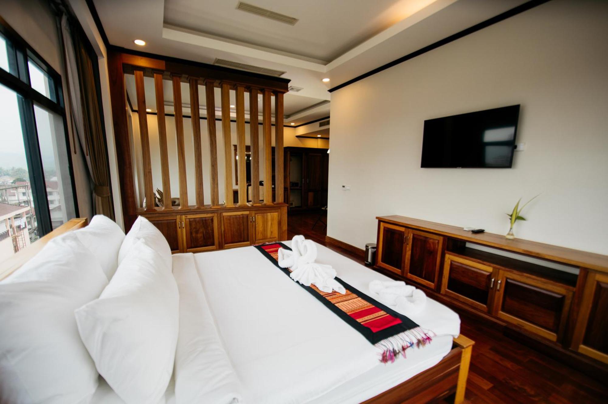 Sisombat Plaza Hotel Vang Vieng Ngoại thất bức ảnh