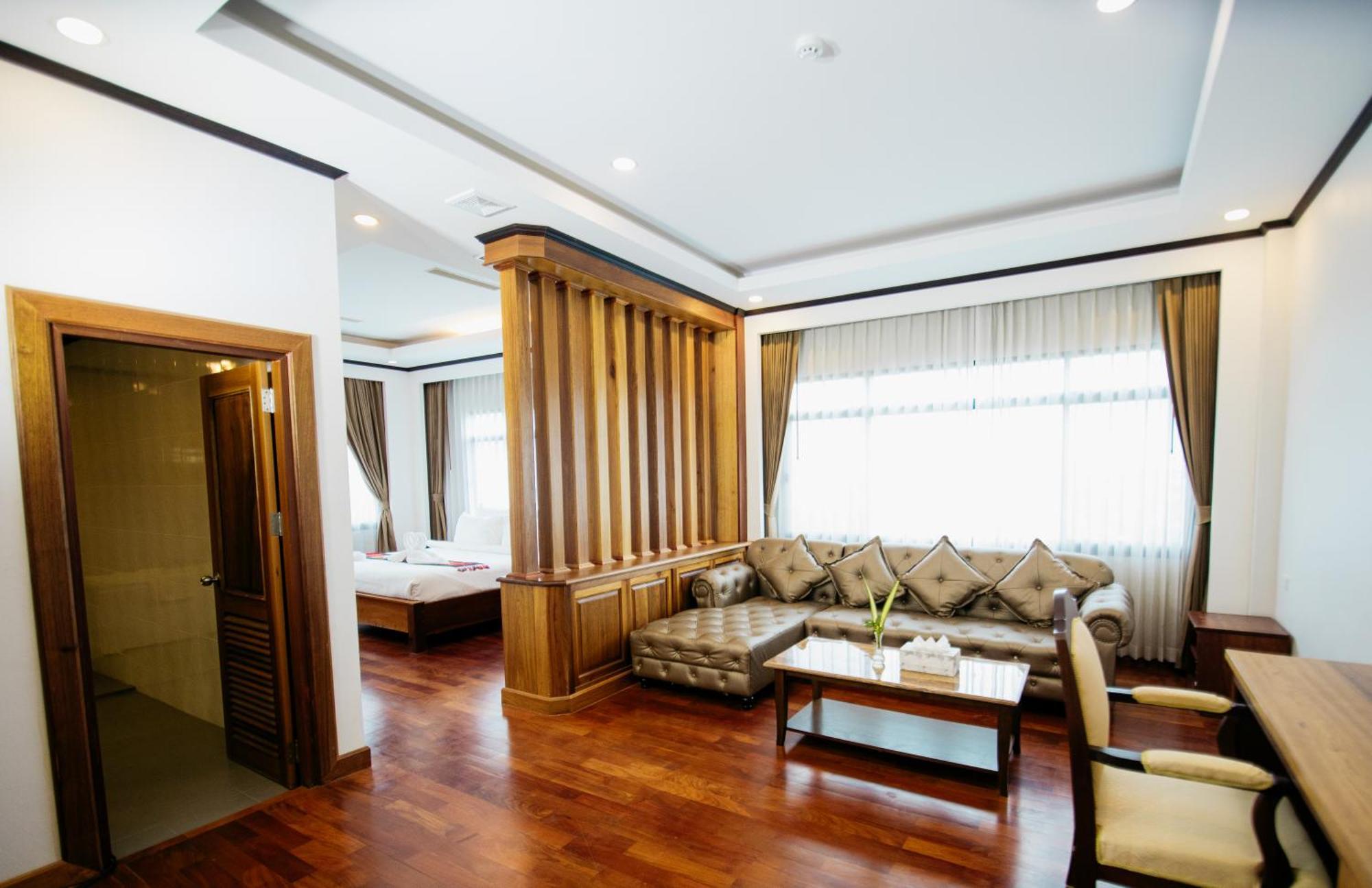 Sisombat Plaza Hotel Vang Vieng Ngoại thất bức ảnh