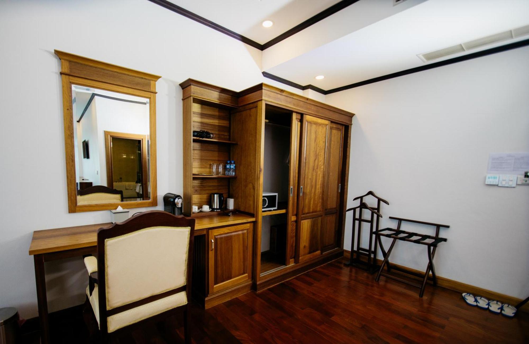 Sisombat Plaza Hotel Vang Vieng Ngoại thất bức ảnh