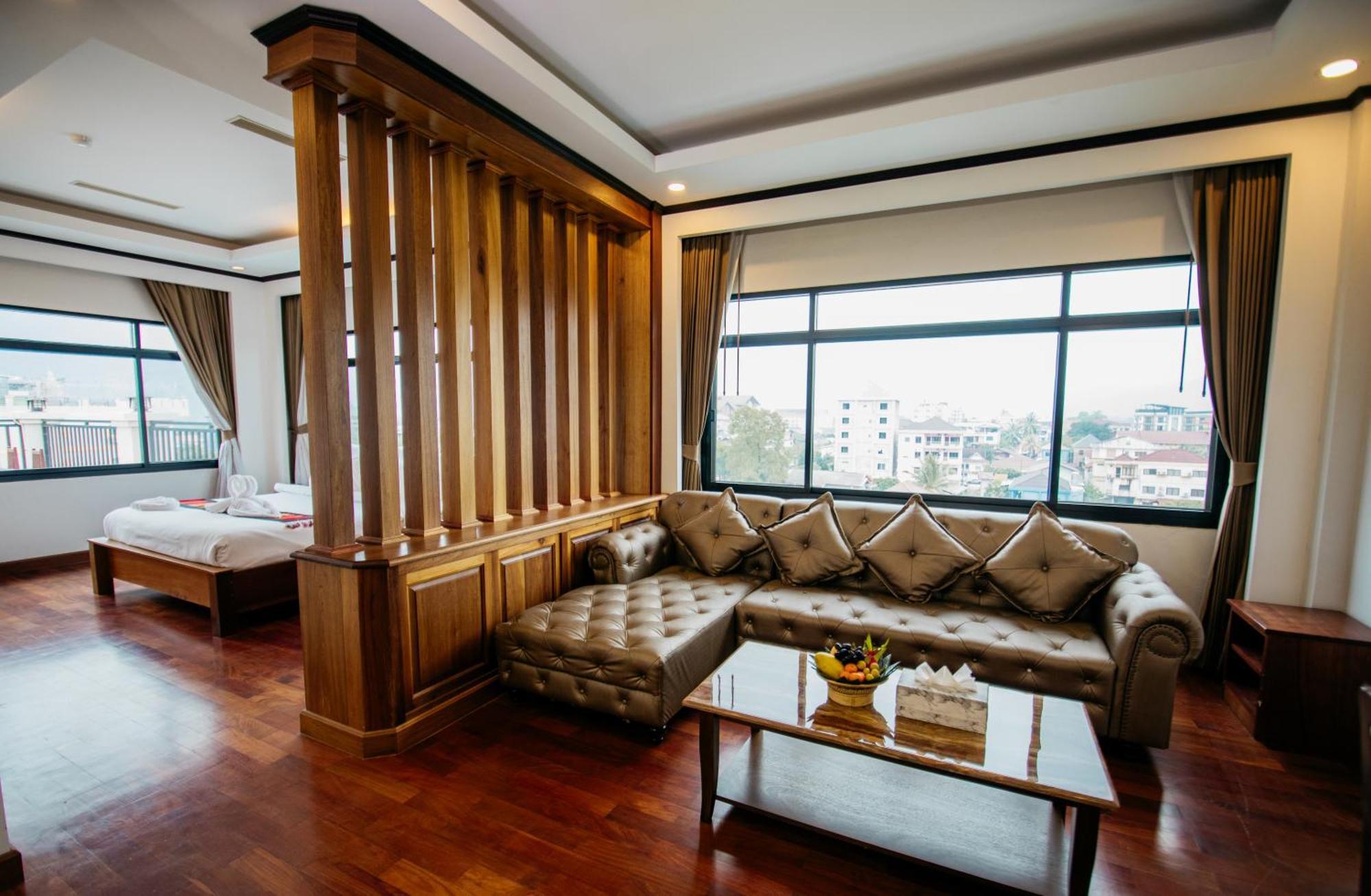 Sisombat Plaza Hotel Vang Vieng Ngoại thất bức ảnh