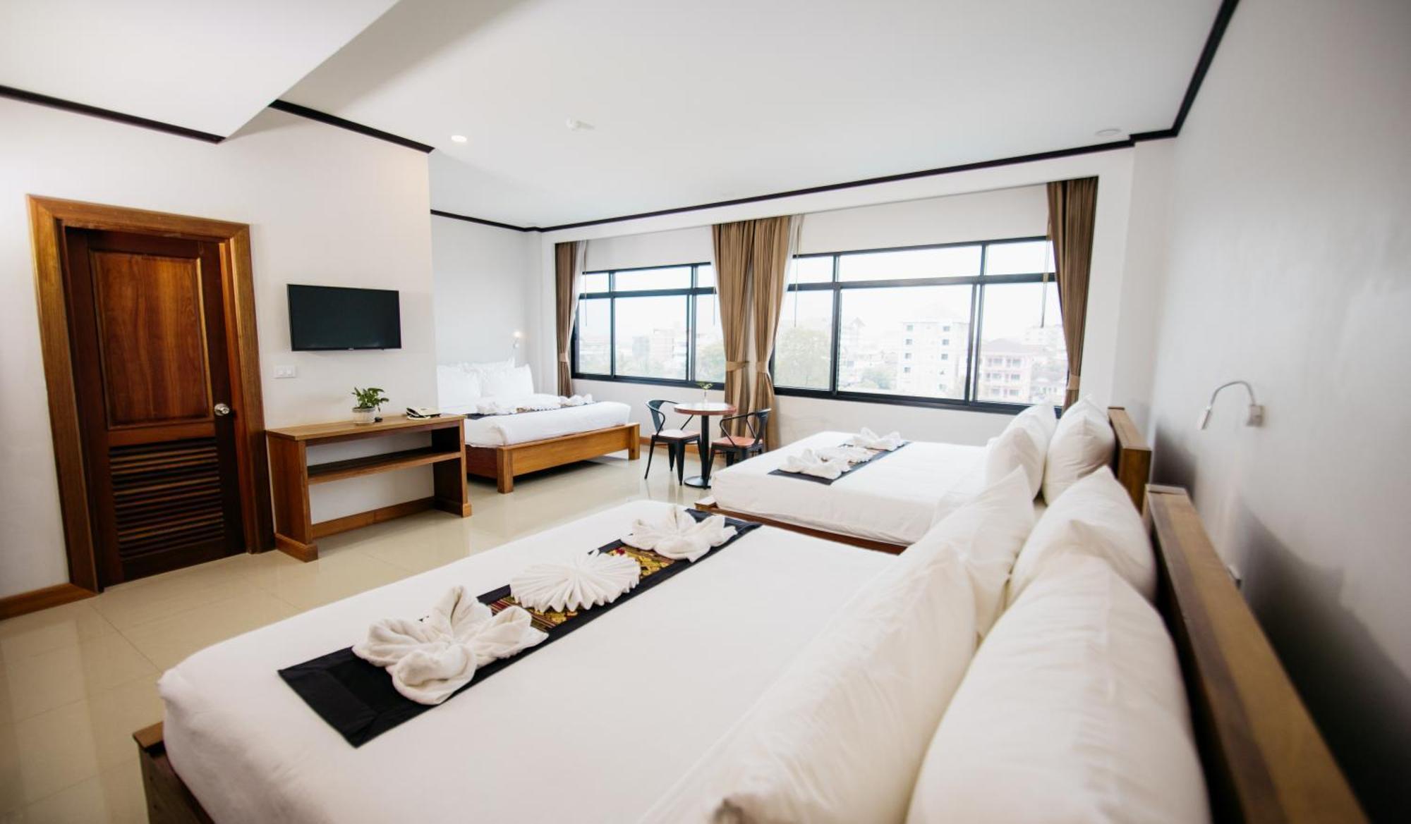 Sisombat Plaza Hotel Vang Vieng Ngoại thất bức ảnh