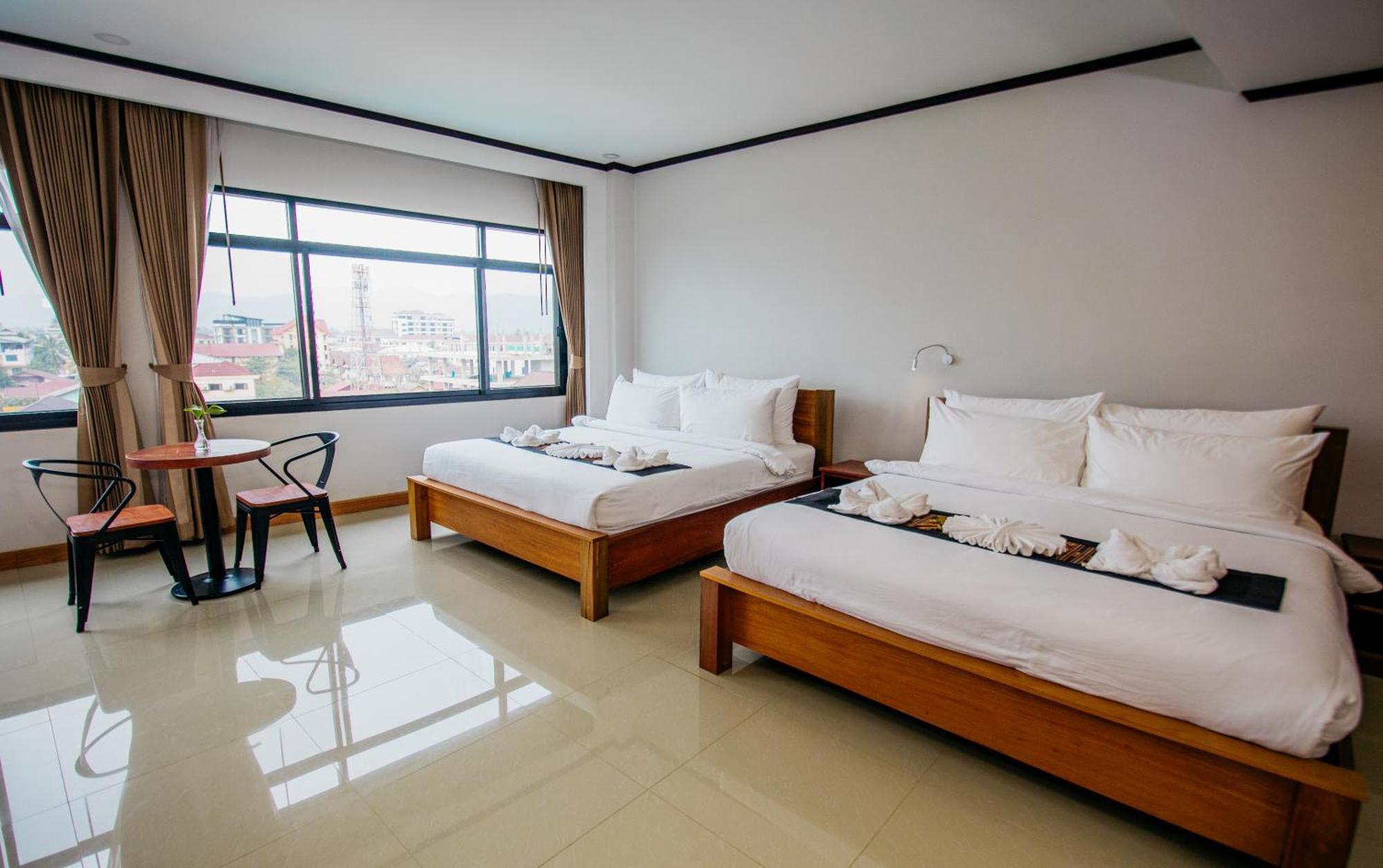 Sisombat Plaza Hotel Vang Vieng Ngoại thất bức ảnh