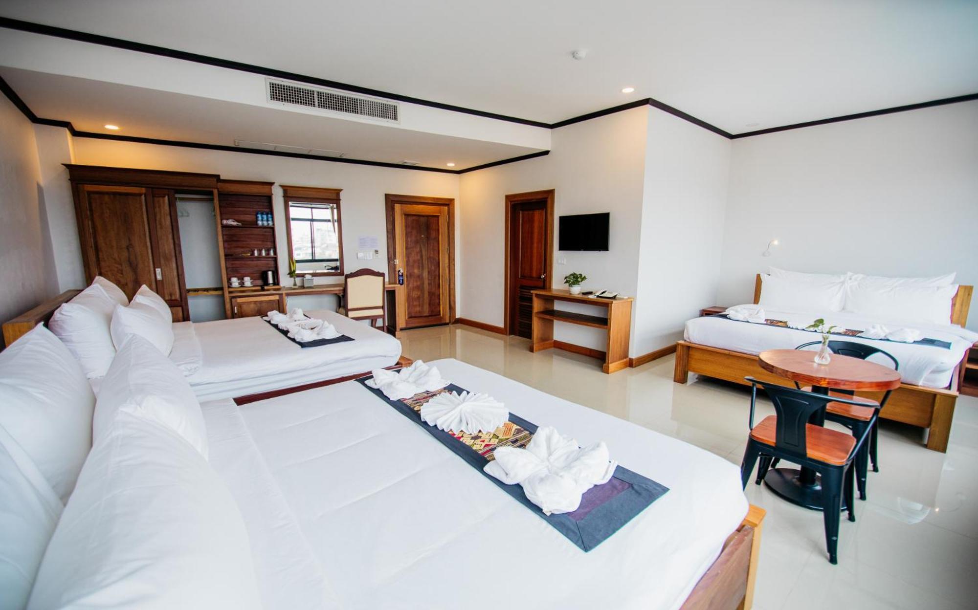 Sisombat Plaza Hotel Vang Vieng Ngoại thất bức ảnh