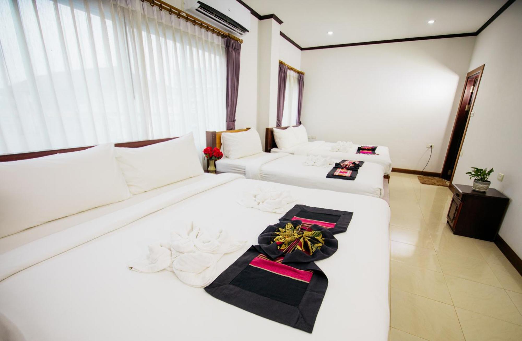 Sisombat Plaza Hotel Vang Vieng Ngoại thất bức ảnh
