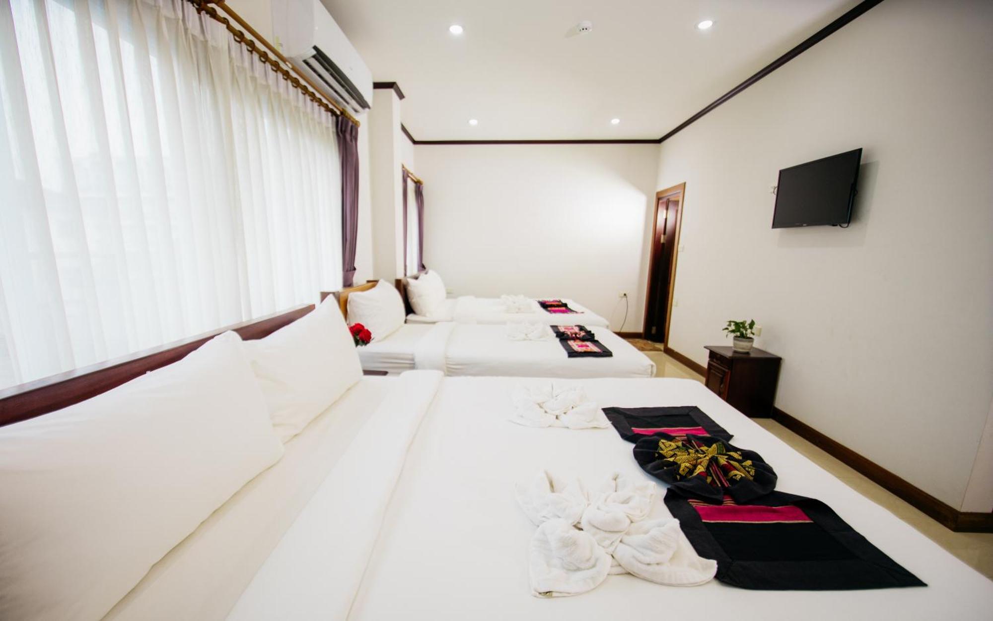 Sisombat Plaza Hotel Vang Vieng Ngoại thất bức ảnh