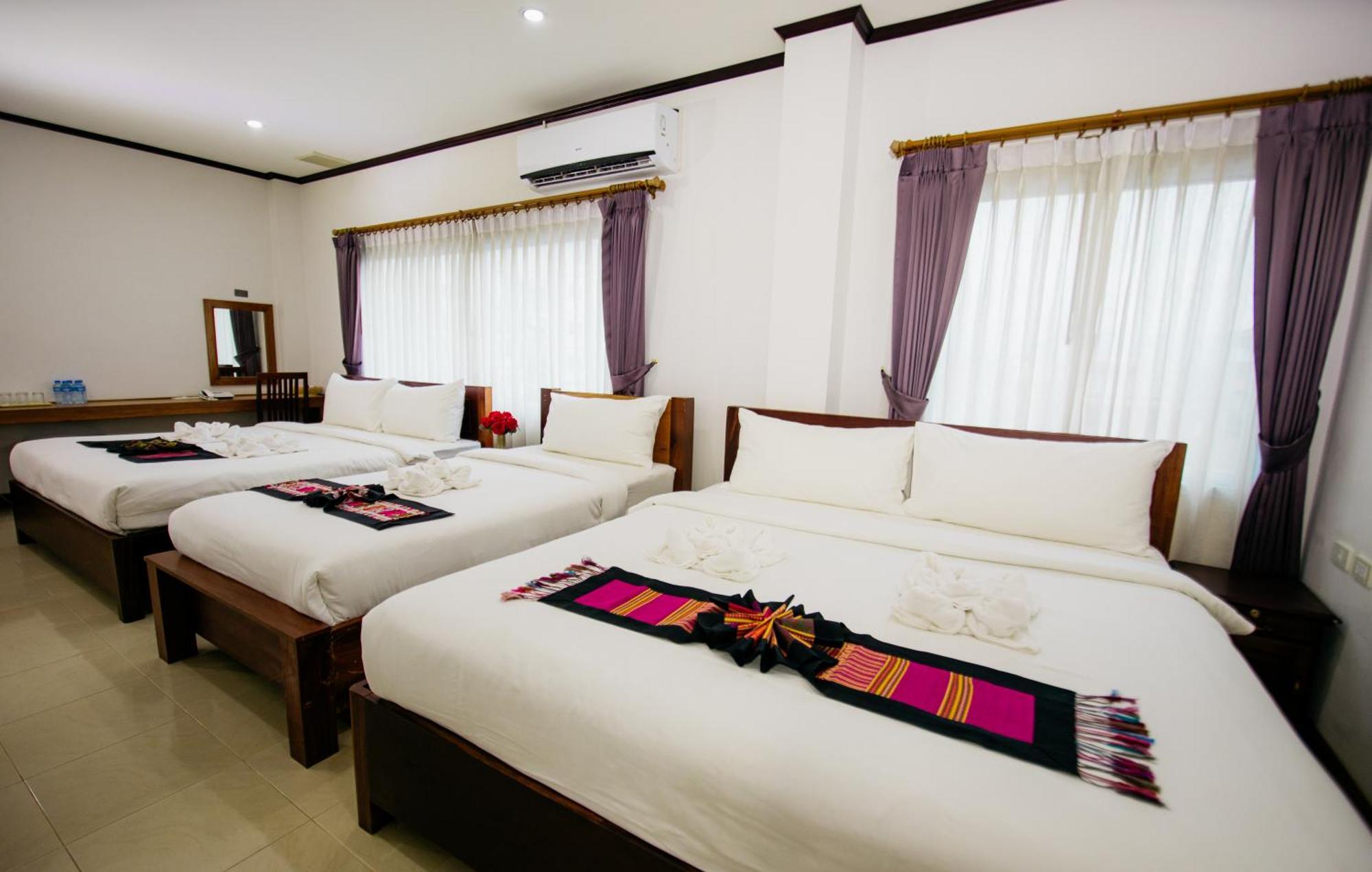 Sisombat Plaza Hotel Vang Vieng Ngoại thất bức ảnh