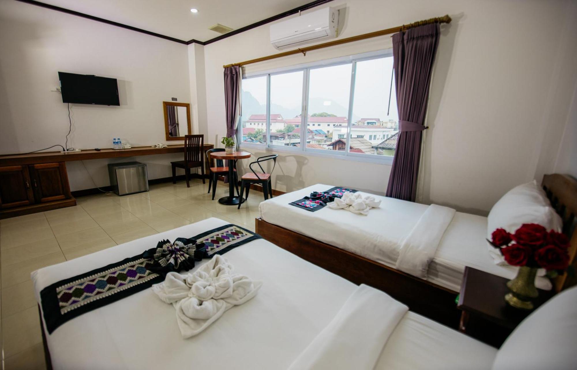 Sisombat Plaza Hotel Vang Vieng Ngoại thất bức ảnh