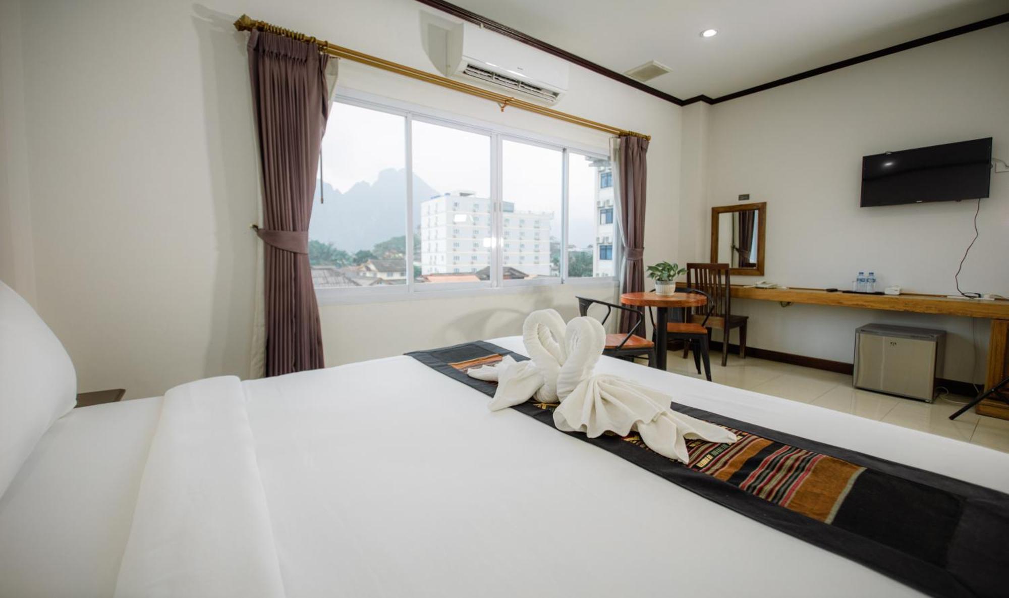 Sisombat Plaza Hotel Vang Vieng Ngoại thất bức ảnh