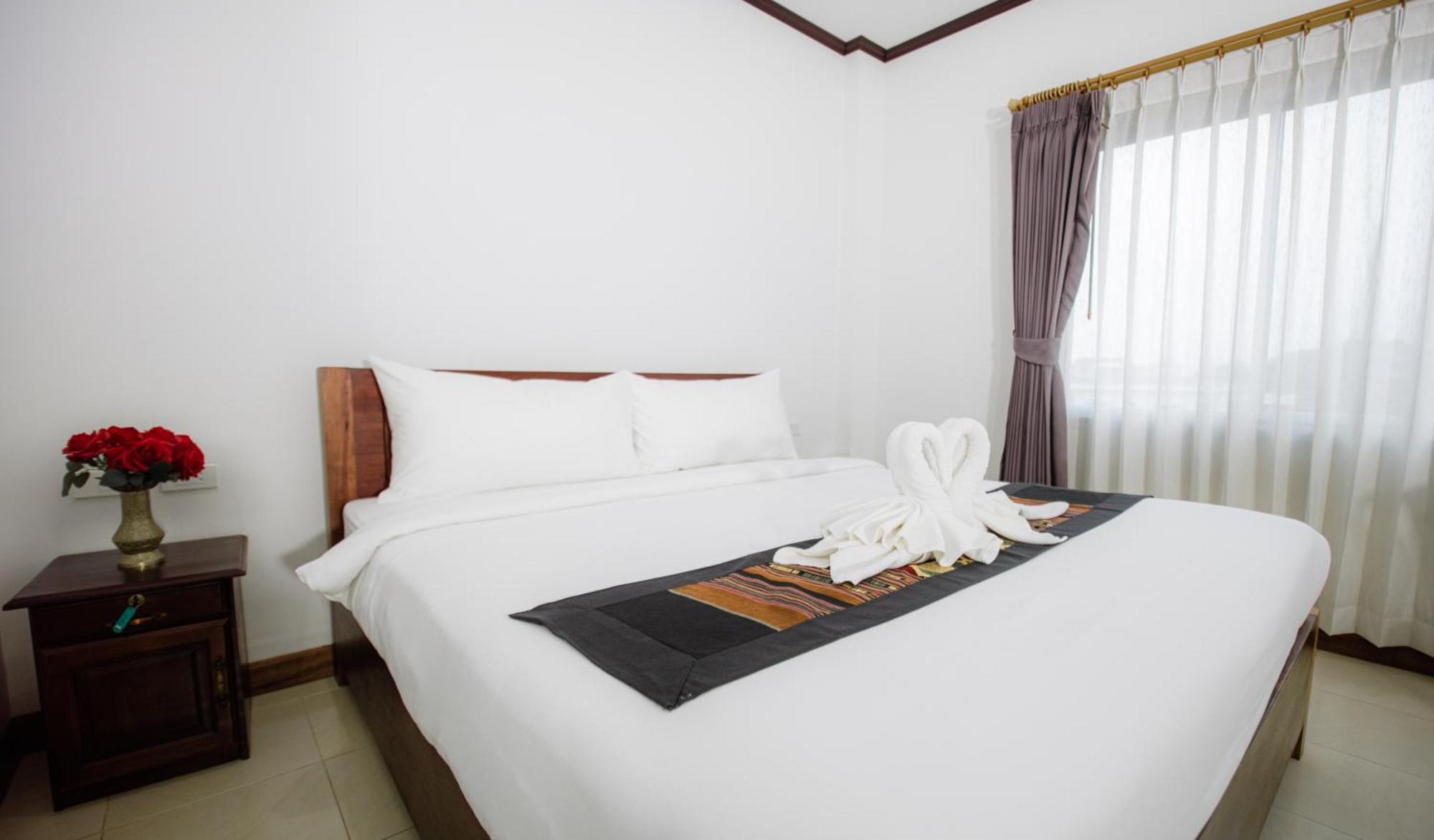 Sisombat Plaza Hotel Vang Vieng Ngoại thất bức ảnh