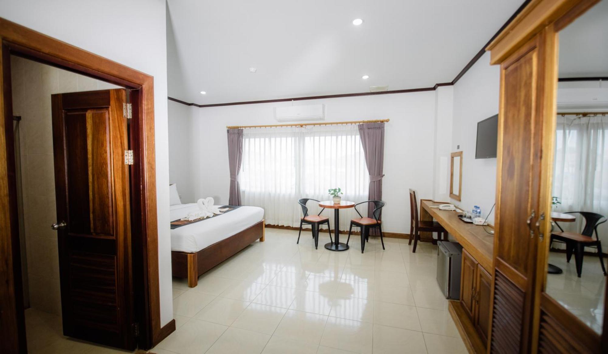 Sisombat Plaza Hotel Vang Vieng Ngoại thất bức ảnh