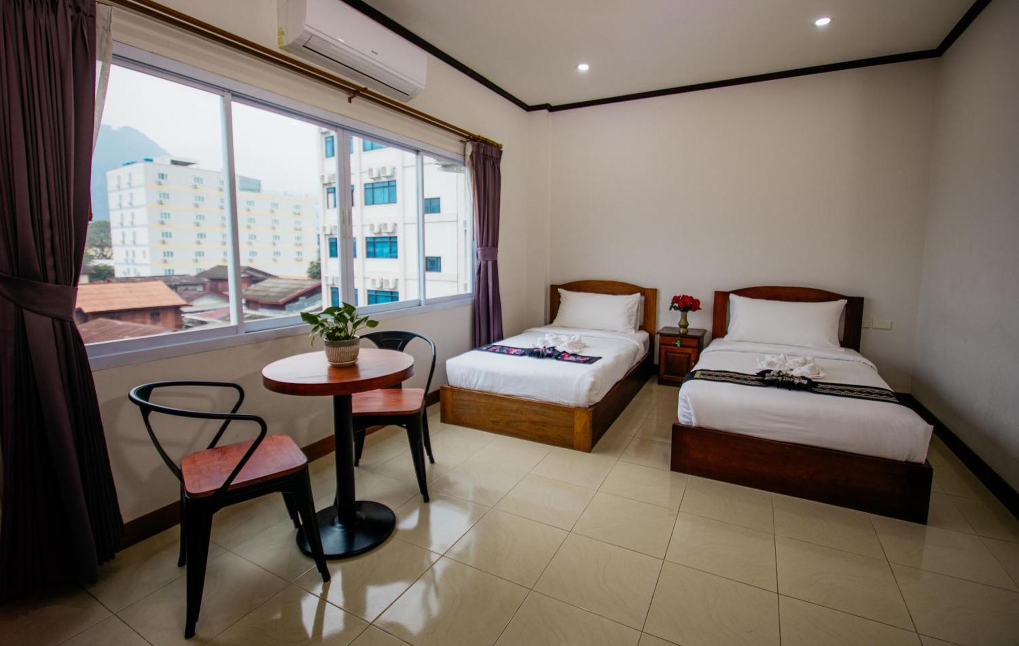 Sisombat Plaza Hotel Vang Vieng Ngoại thất bức ảnh