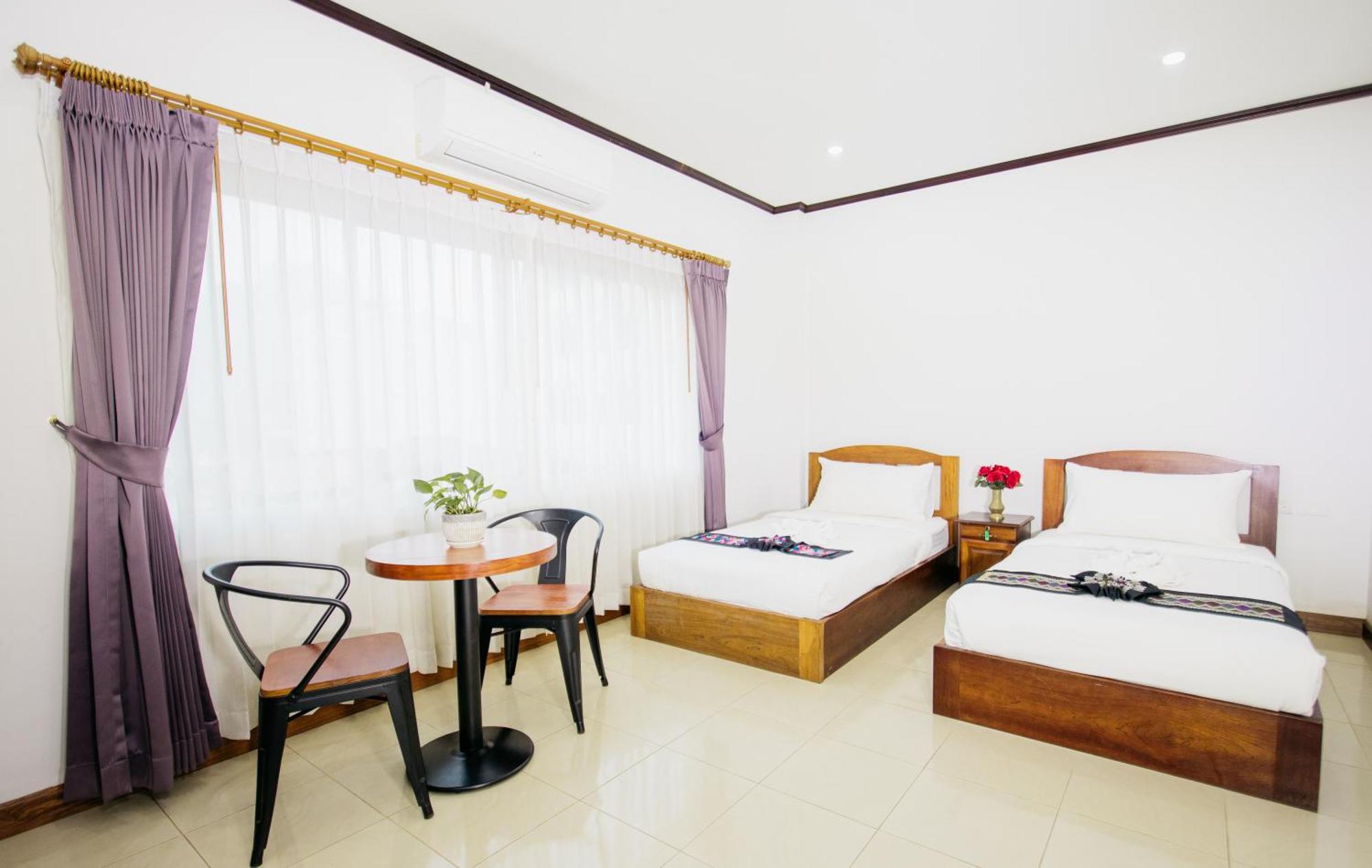Sisombat Plaza Hotel Vang Vieng Ngoại thất bức ảnh