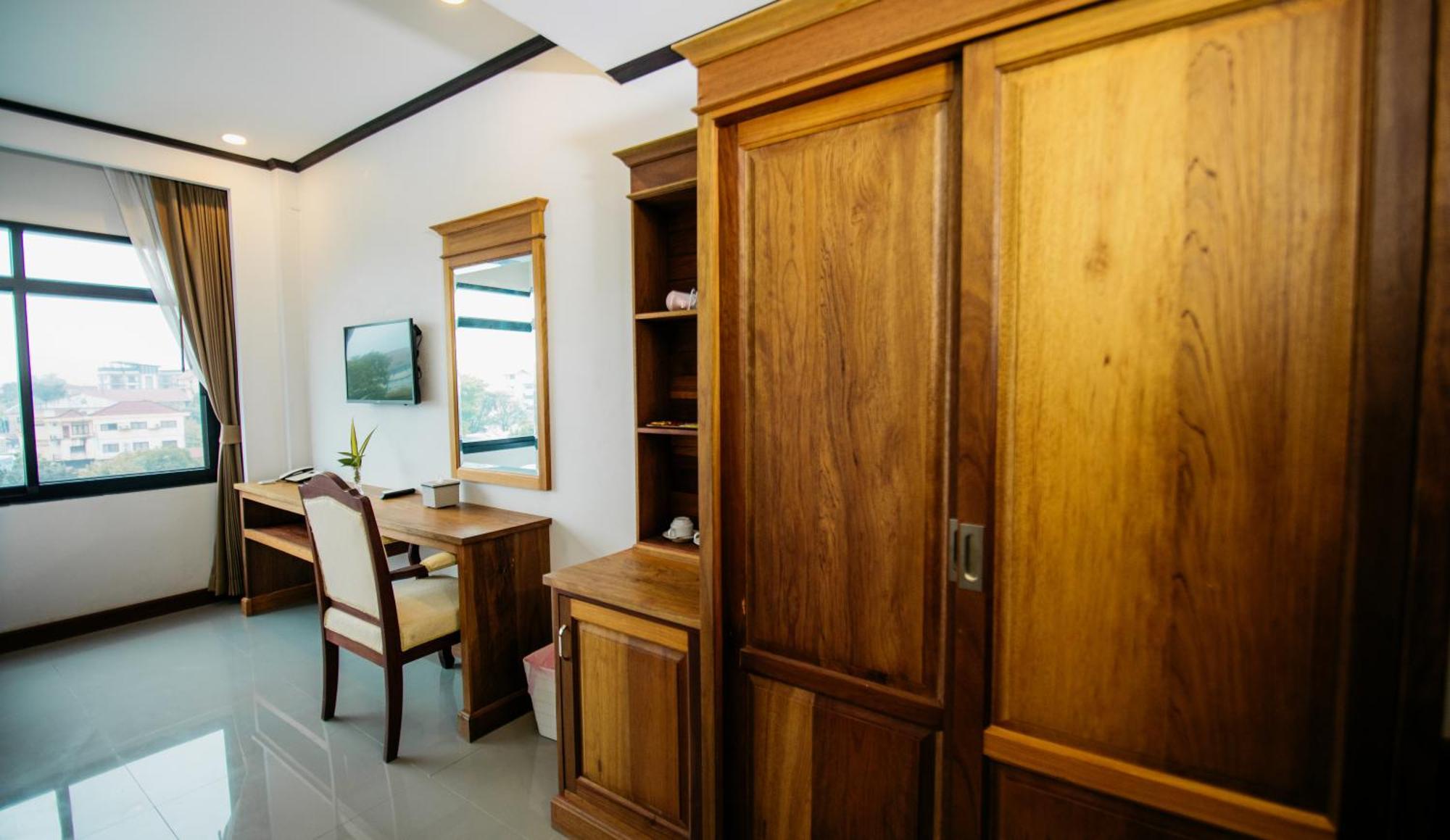 Sisombat Plaza Hotel Vang Vieng Ngoại thất bức ảnh