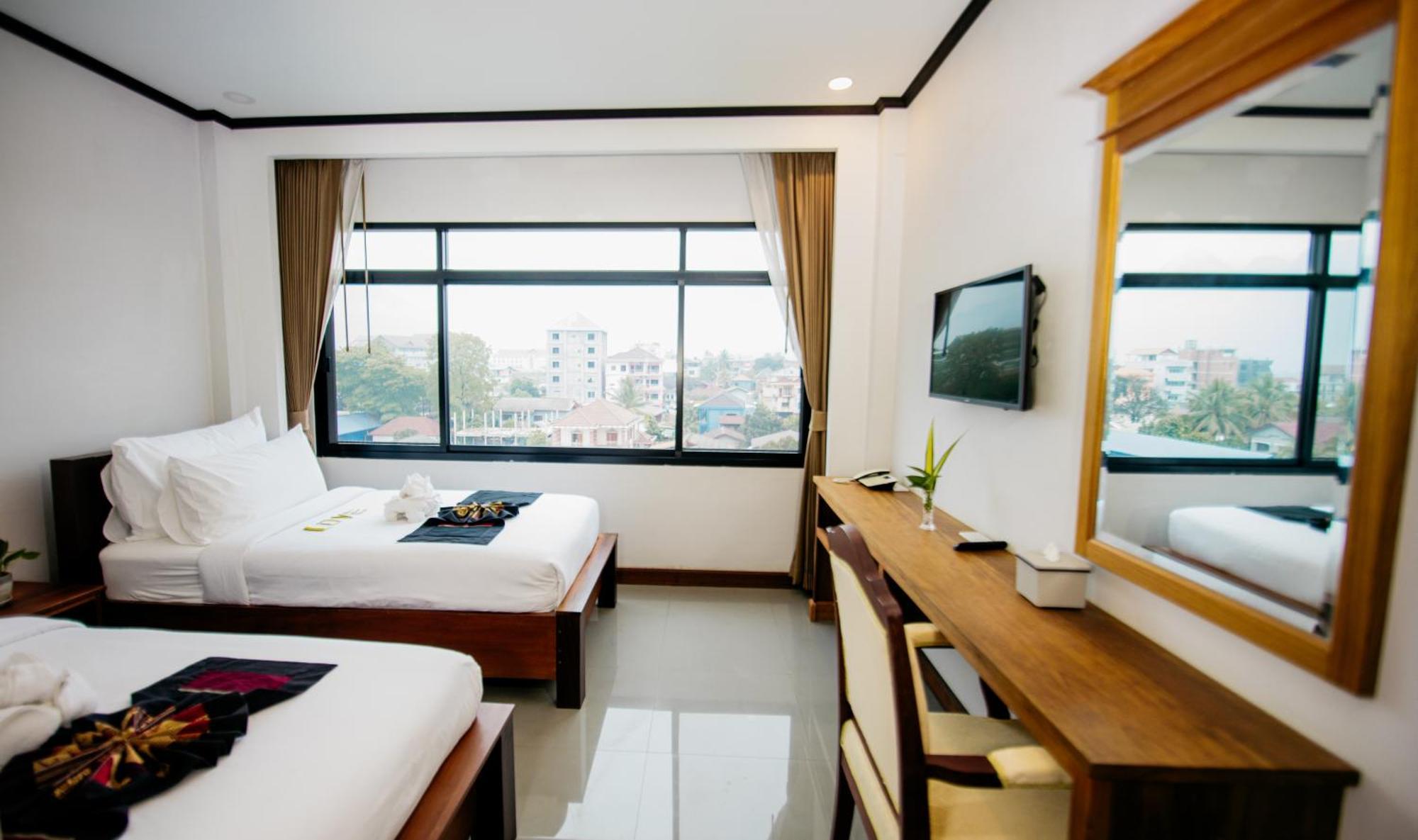 Sisombat Plaza Hotel Vang Vieng Ngoại thất bức ảnh