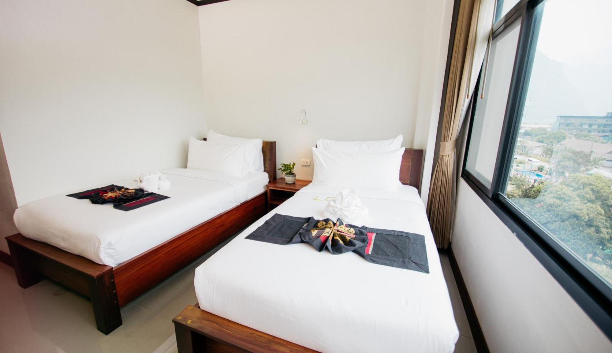 Sisombat Plaza Hotel Vang Vieng Ngoại thất bức ảnh