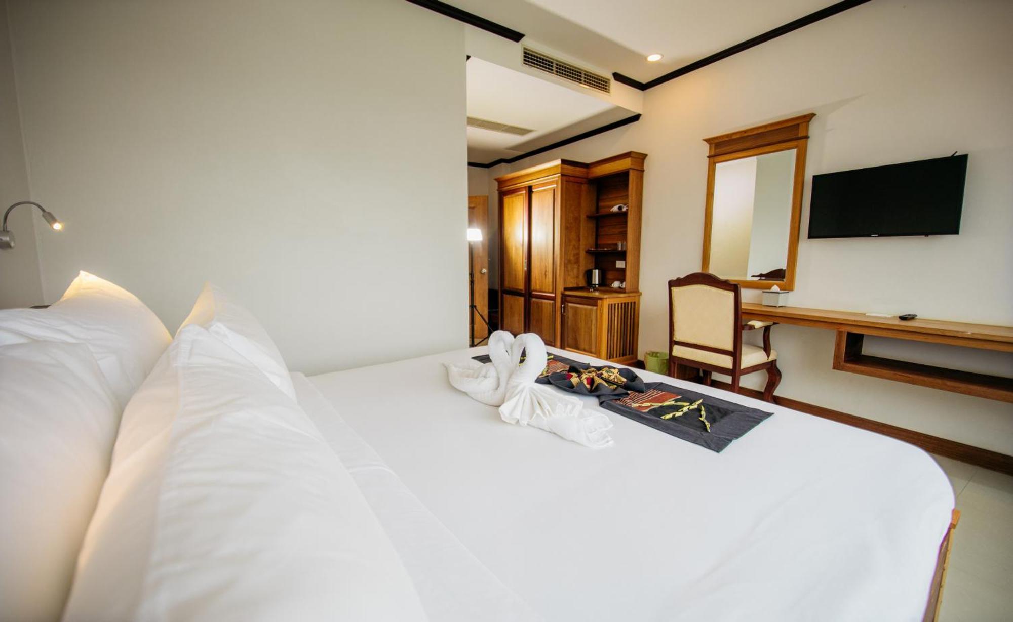 Sisombat Plaza Hotel Vang Vieng Ngoại thất bức ảnh