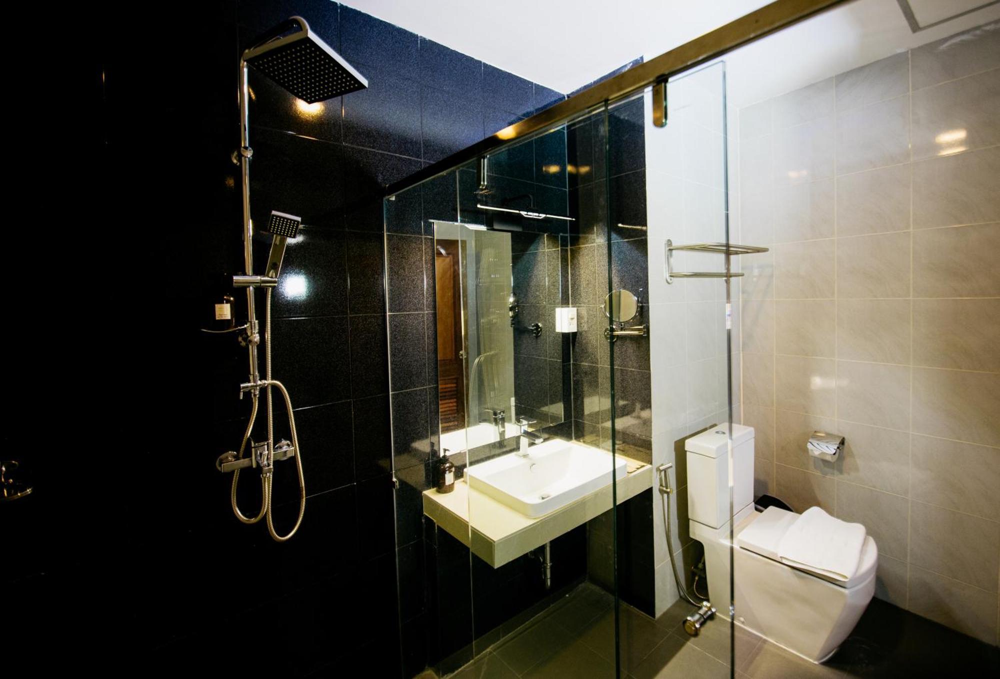 Sisombat Plaza Hotel Vang Vieng Ngoại thất bức ảnh