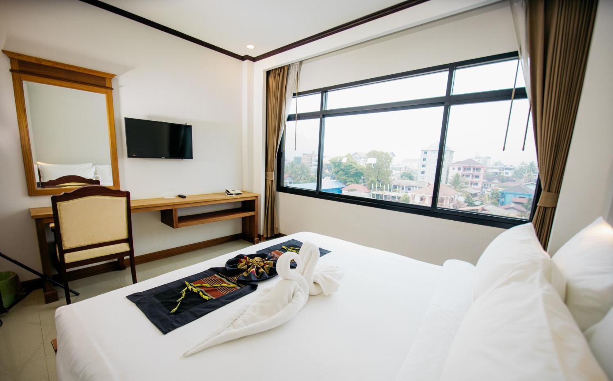 Sisombat Plaza Hotel Vang Vieng Ngoại thất bức ảnh