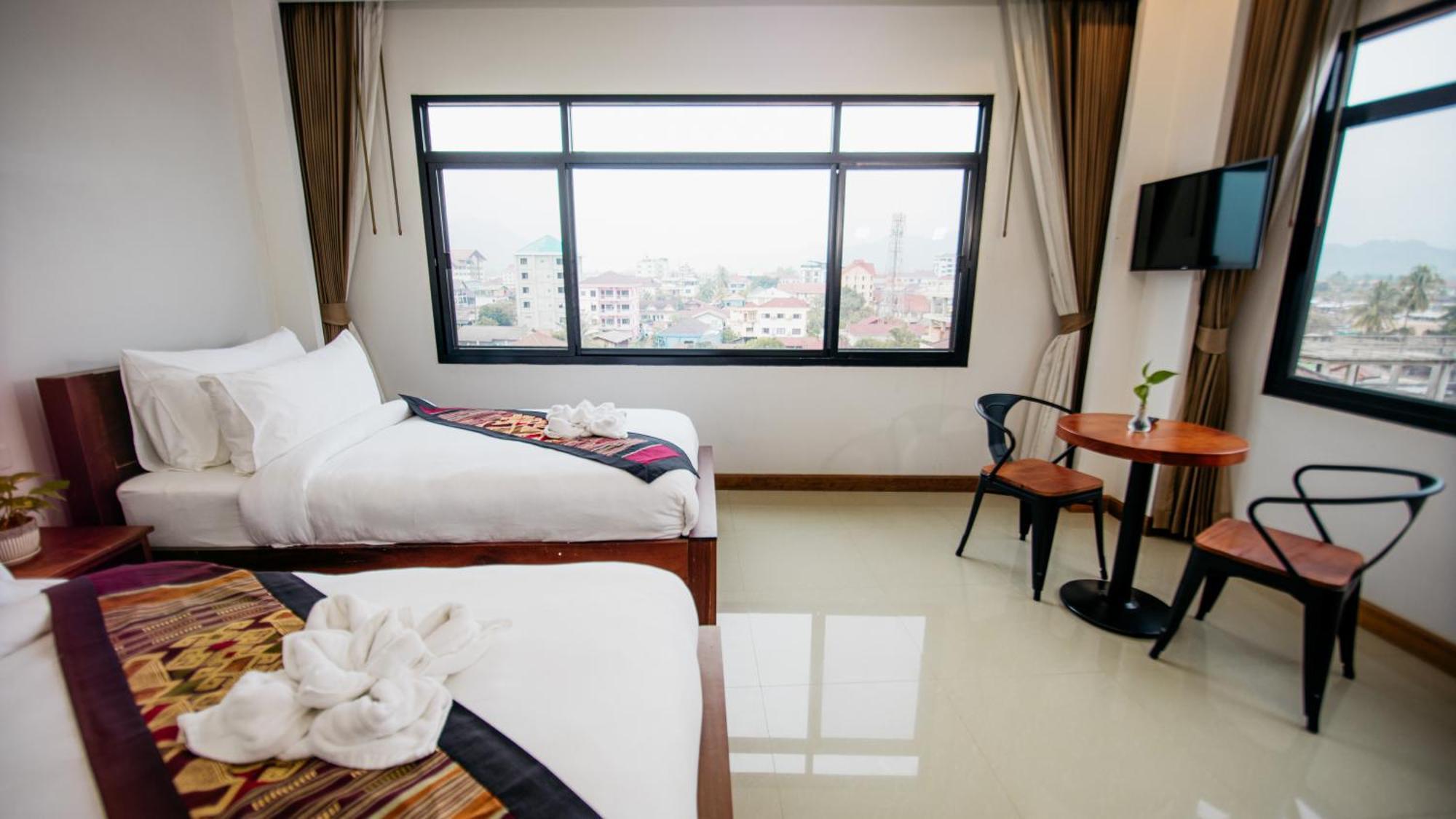 Sisombat Plaza Hotel Vang Vieng Ngoại thất bức ảnh