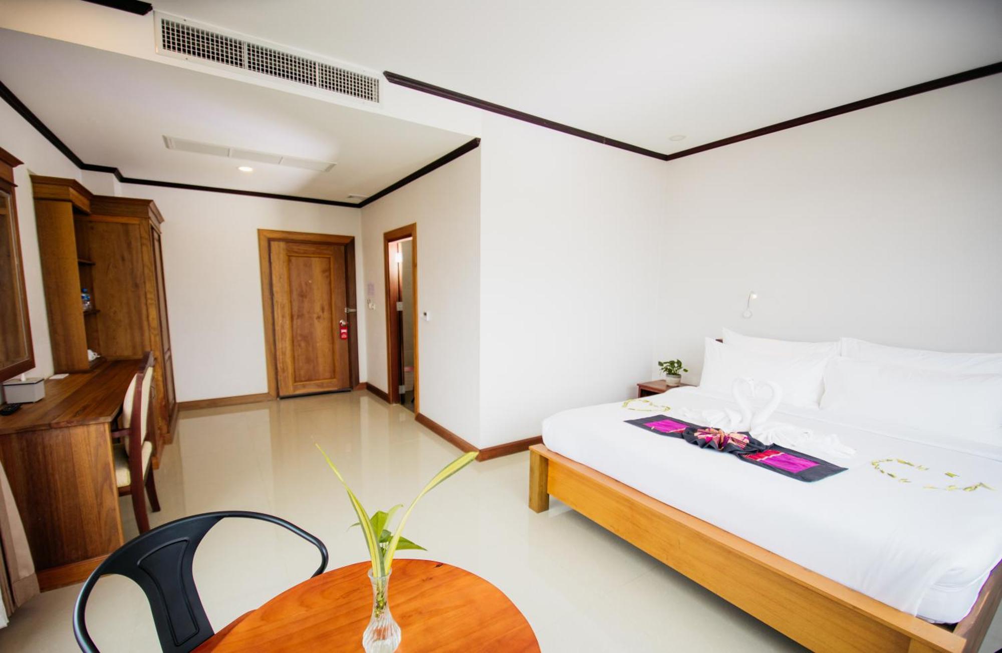 Sisombat Plaza Hotel Vang Vieng Ngoại thất bức ảnh