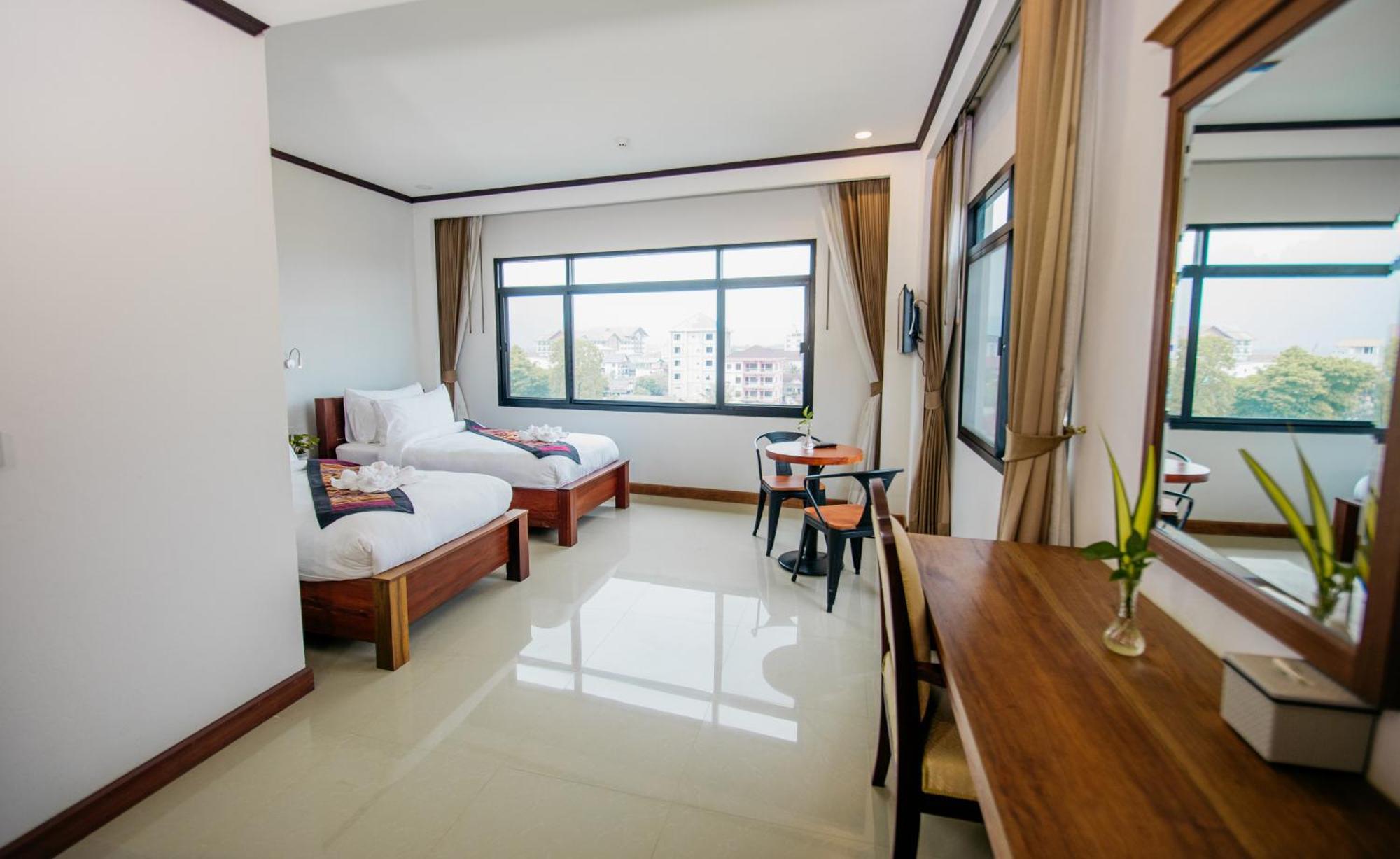 Sisombat Plaza Hotel Vang Vieng Ngoại thất bức ảnh