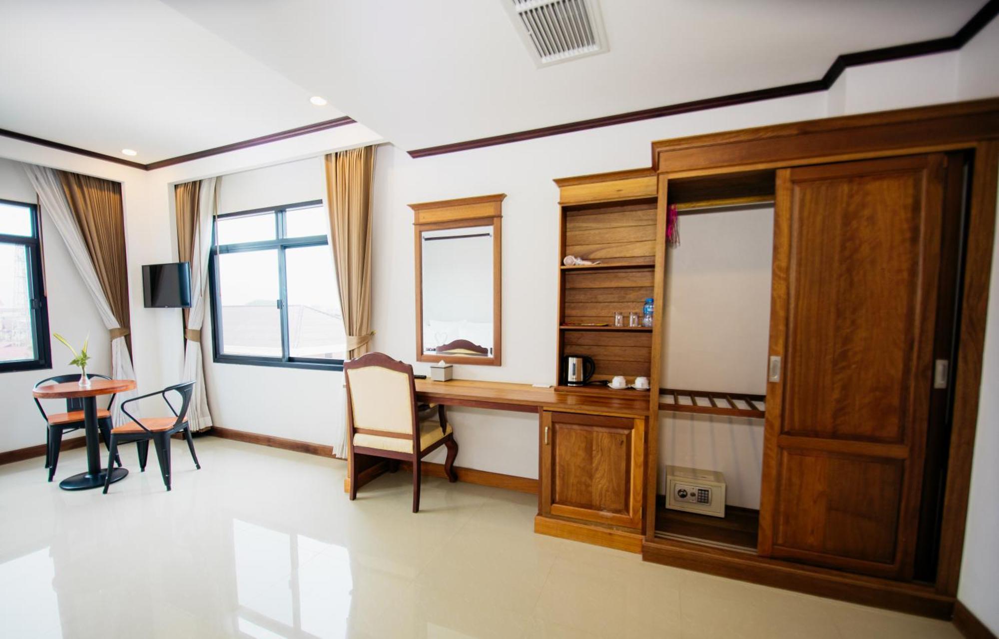 Sisombat Plaza Hotel Vang Vieng Ngoại thất bức ảnh
