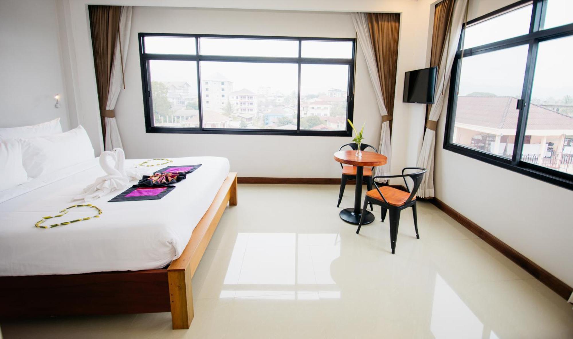 Sisombat Plaza Hotel Vang Vieng Ngoại thất bức ảnh