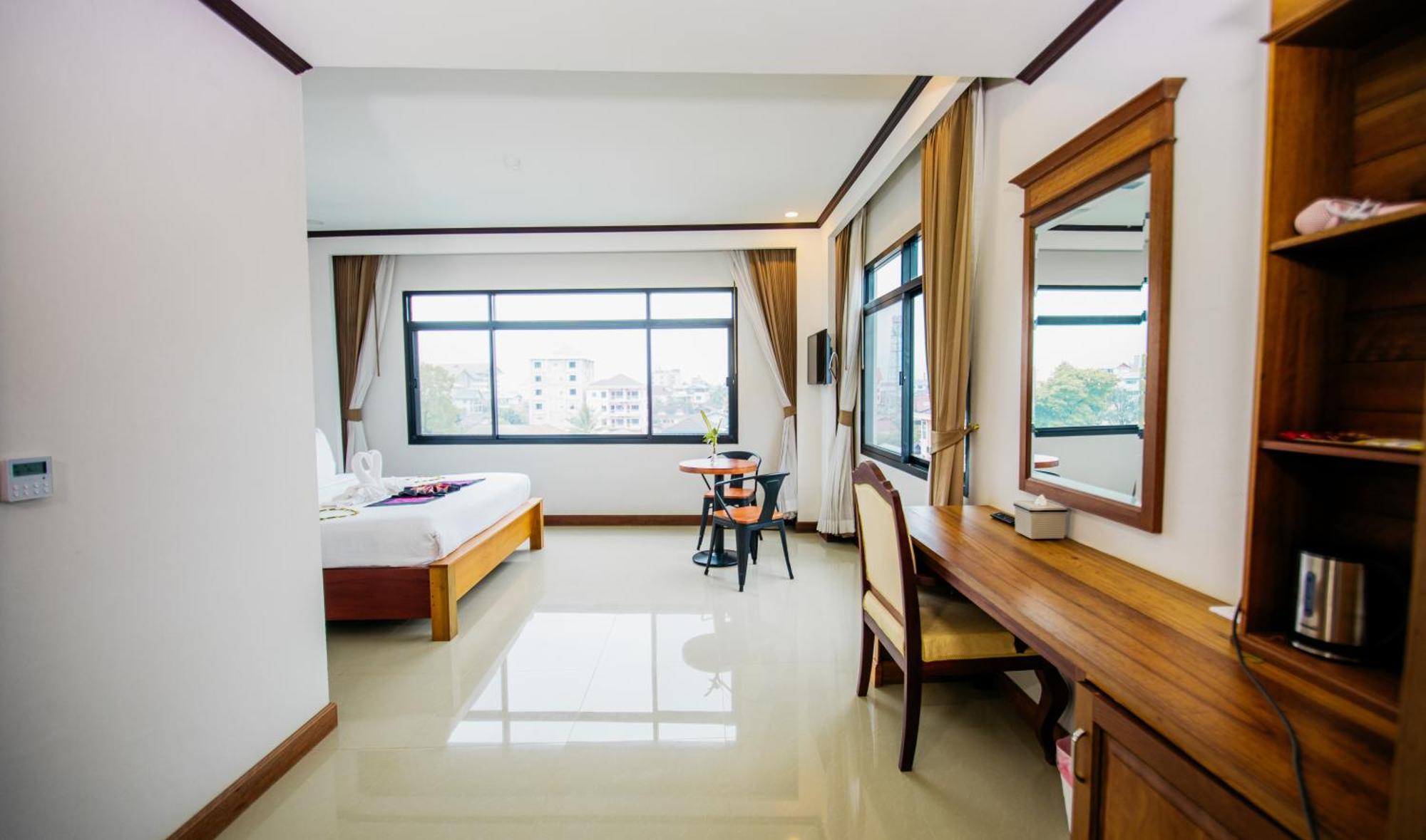 Sisombat Plaza Hotel Vang Vieng Ngoại thất bức ảnh