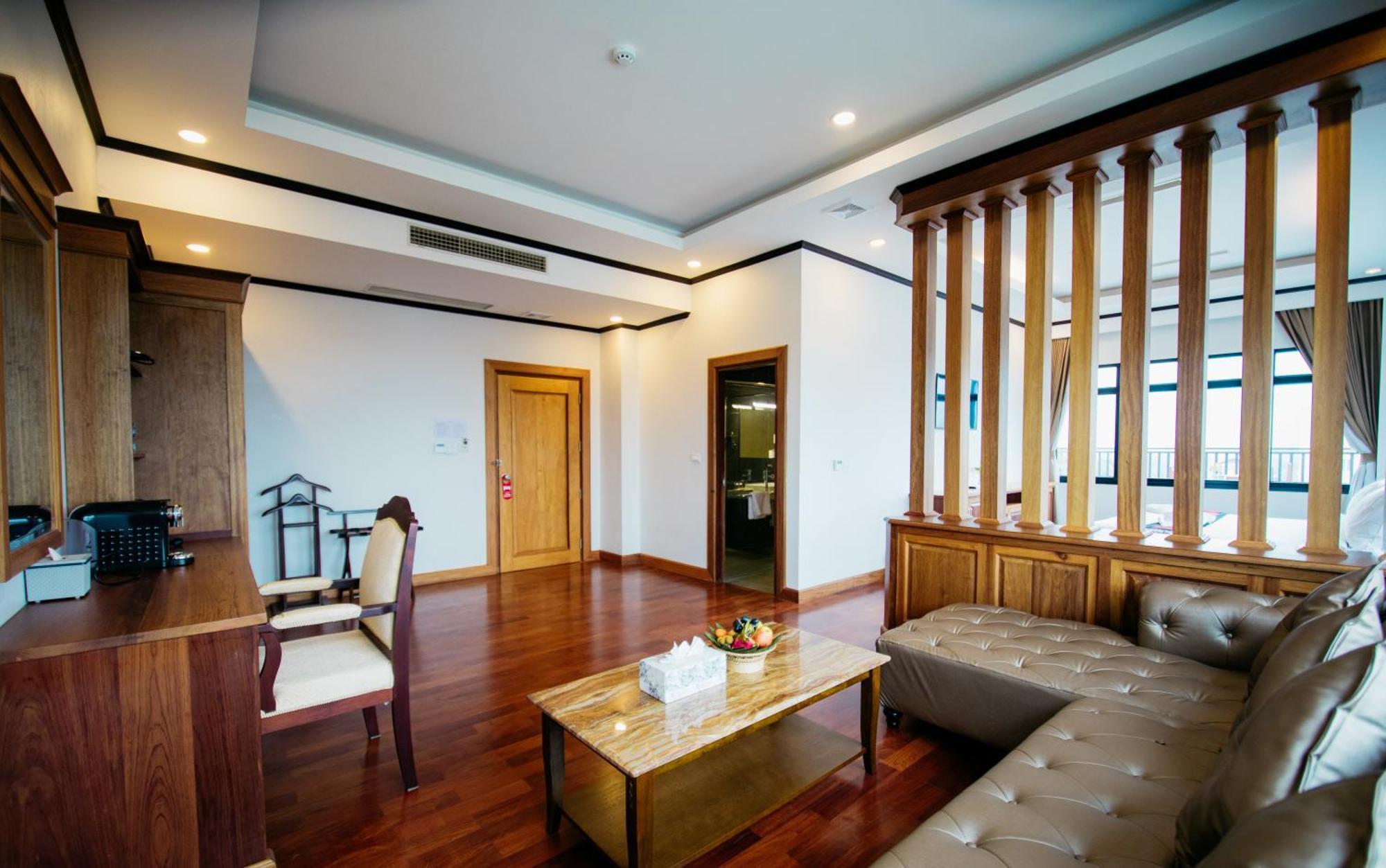 Sisombat Plaza Hotel Vang Vieng Ngoại thất bức ảnh