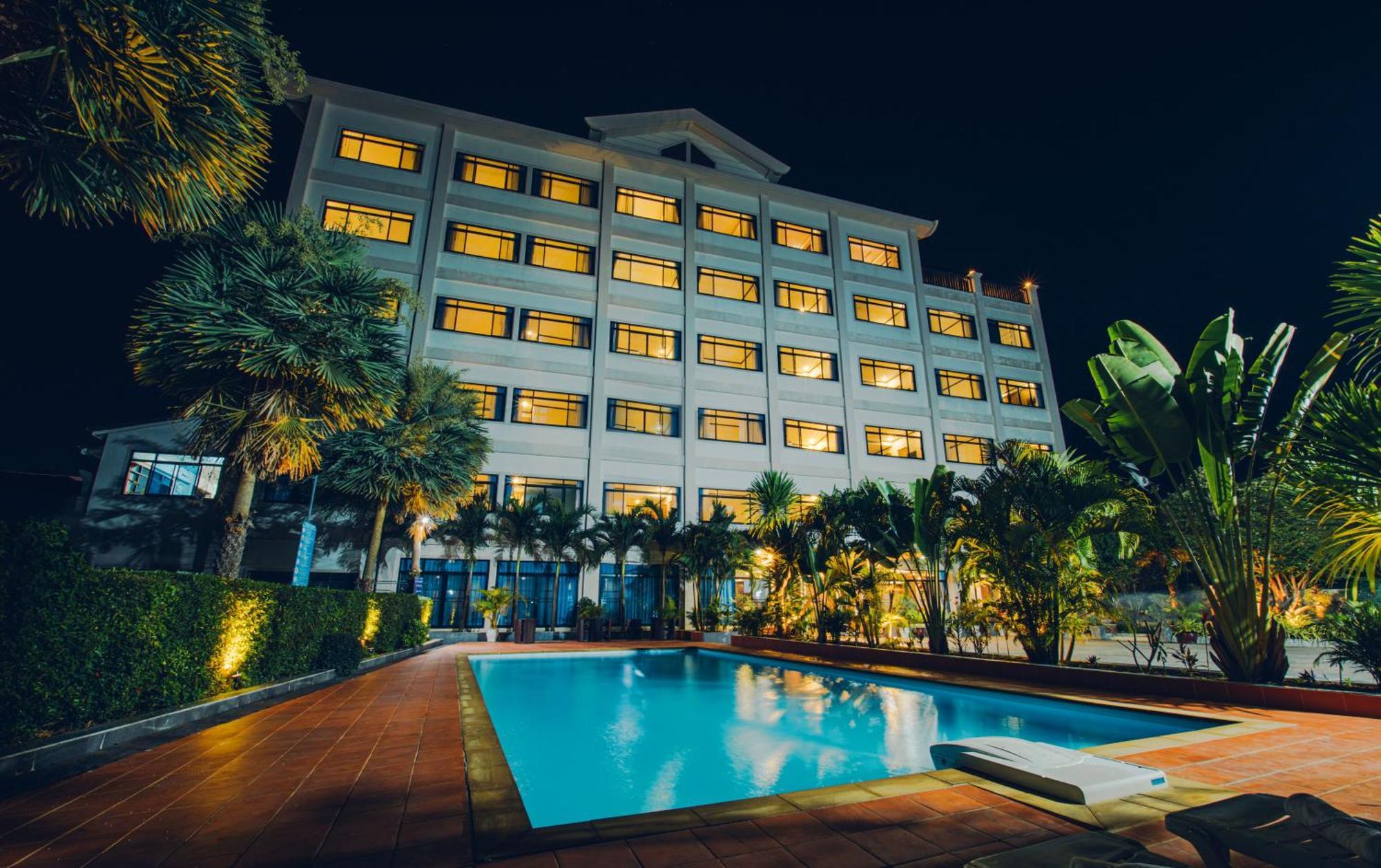 Sisombat Plaza Hotel Vang Vieng Ngoại thất bức ảnh